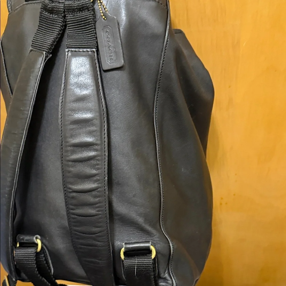 Vintage Y2K Coach Black Leather Backpack with Gold Accents F0S-0529